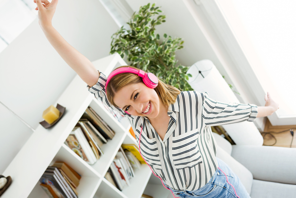 Idei de amenajare a camerei unui adolescent: spațiu de studiu și relaxare