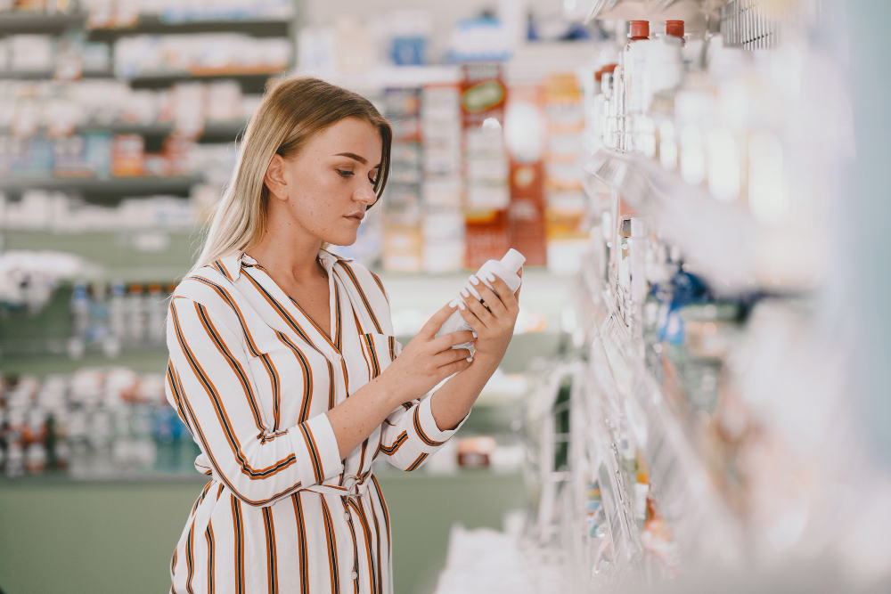 Cum citești etichetele produselor cosmetice fără să te pierzi în termeni complicați